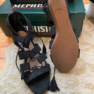 UGG Black Gladiator Sandals Sz 9
